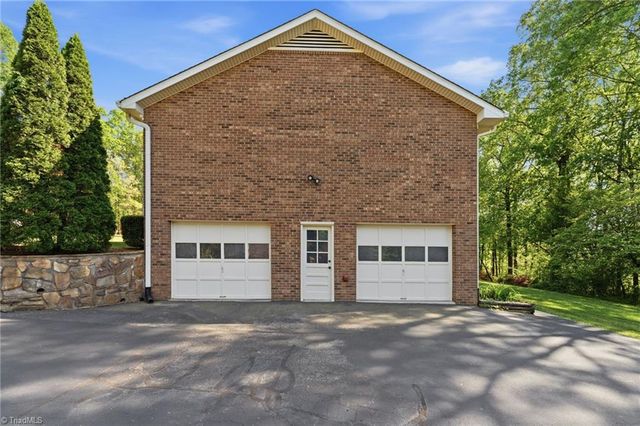 1714 Valley Brook Road, Clemmons, NC 27012