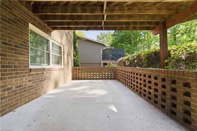 1714 Valley Brook Road, Clemmons, NC 27012