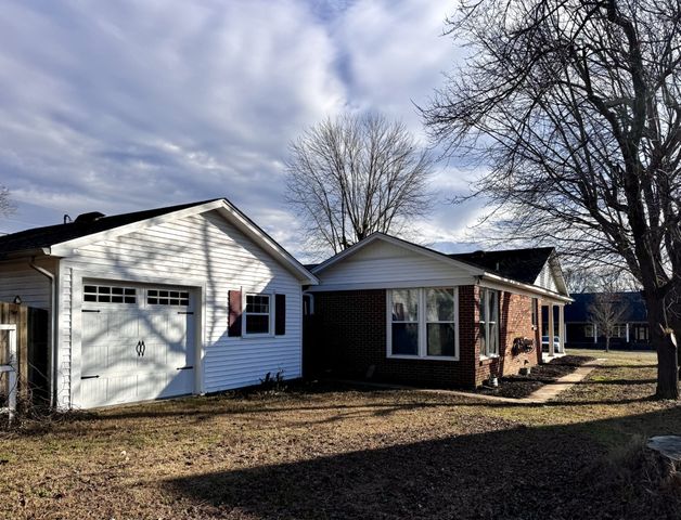 211 Church St, Loretto, TN 38469