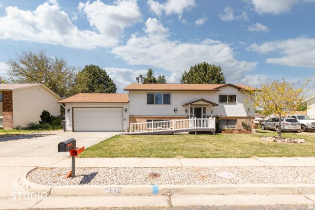 1131 N 575 W, Clinton, UT 84015