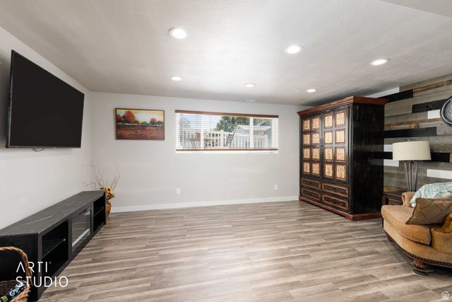 1131 N 575 W, Clinton, UT 84015