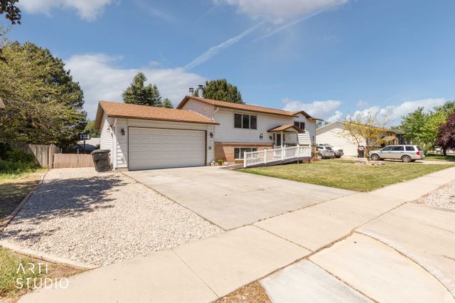 1131 N 575 W, Clinton, UT 84015