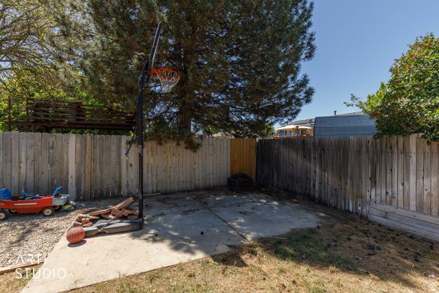 1131 N 575 W, Clinton, UT 84015
