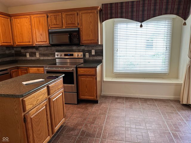 17934 Village Way N, Noblesville, IN 46062
