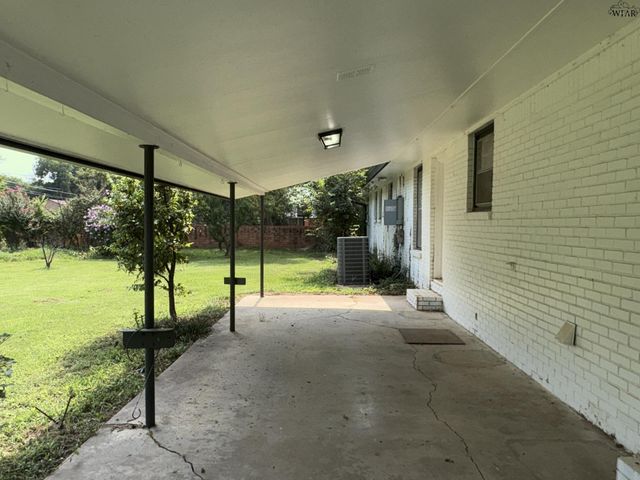 721 MAPLE STREET, Burkburnett, TX 76354