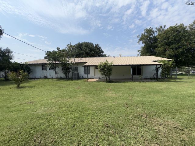 721 MAPLE STREET, Burkburnett, TX 76354