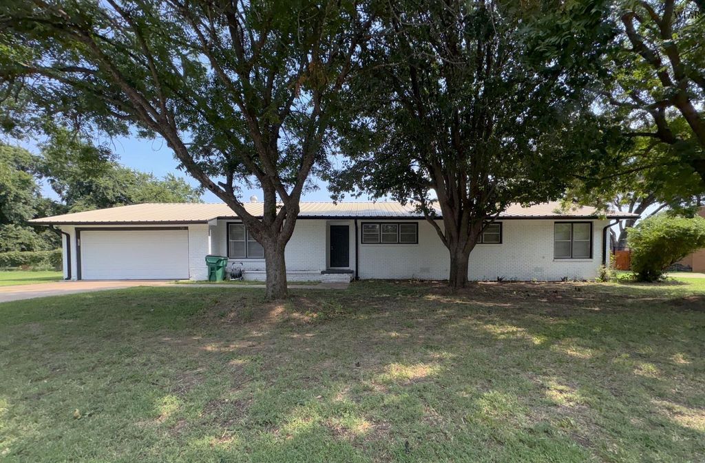 721 MAPLE STREET, Burkburnett, TX 76354