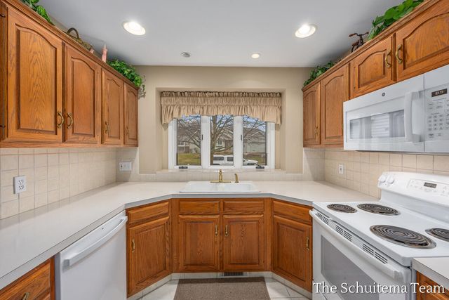 2614 Rolling Ridge Lane, Grand Rapids, MI 49534