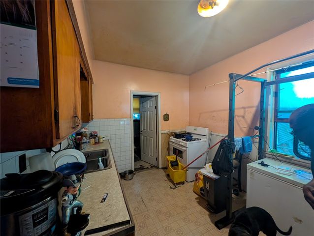 550 W 17TH Street, Erie, PA 16502