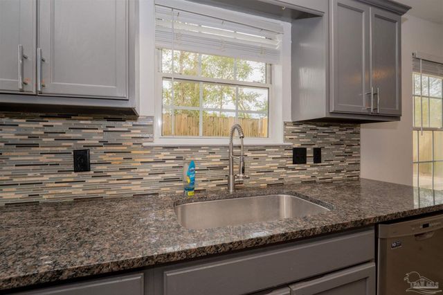 7060 Heather Oaks Dr, Pensacola, FL 32506