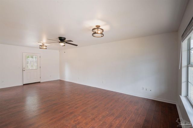 7060 Heather Oaks Dr, Pensacola, FL 32506