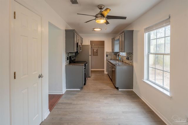 7060 Heather Oaks Dr, Pensacola, FL 32506