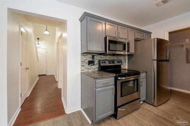 7060 Heather Oaks Dr, Pensacola, FL 32506