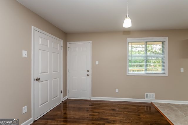 742 King Road, Jonesboro, GA 30236