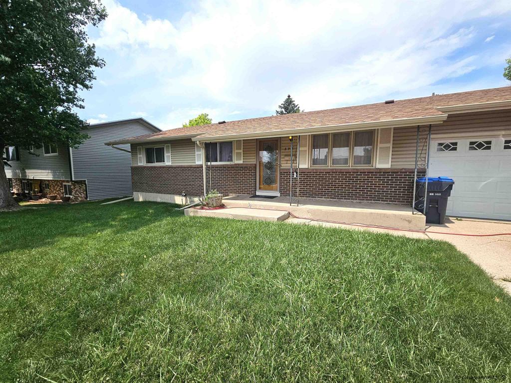 393 BOCAGE DR, Cheyenne, WY 82009