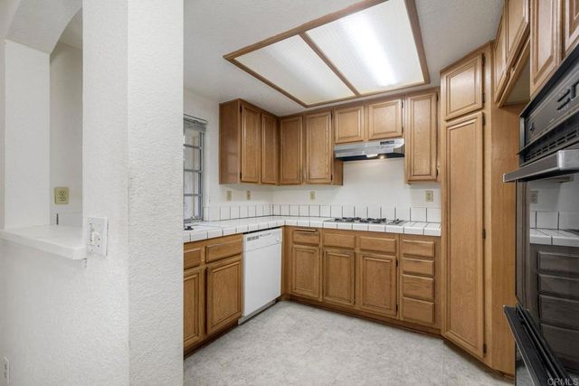 750 Breeze Hill Road 121, Vista, CA 92081