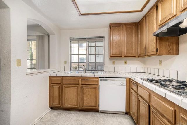 750 Breeze Hill Road 121, Vista, CA 92081