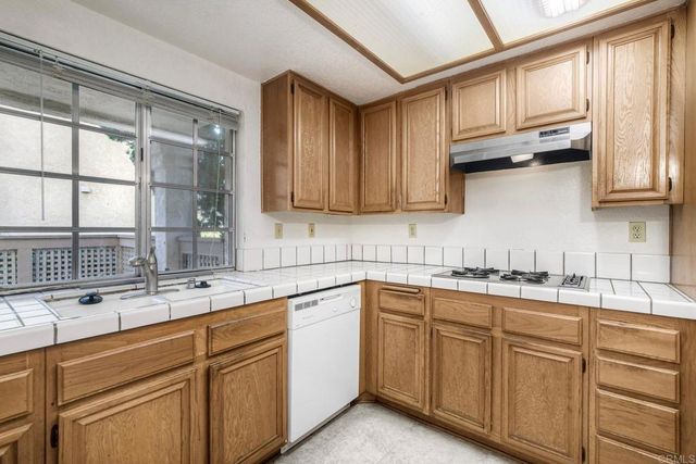 750 Breeze Hill Road 121, Vista, CA 92081