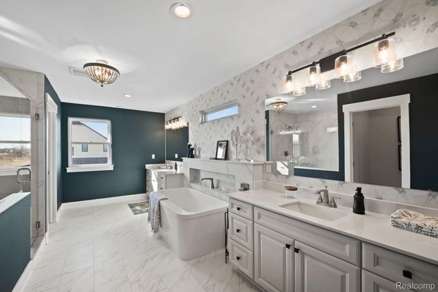 2685 Enclave Drive, Oakland Charter Township, MI 48363
