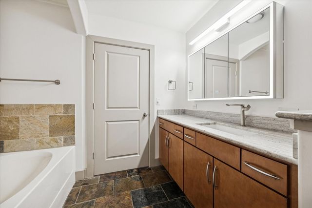 1901 Post Oak Boulevard 507, Houston, TX 77056