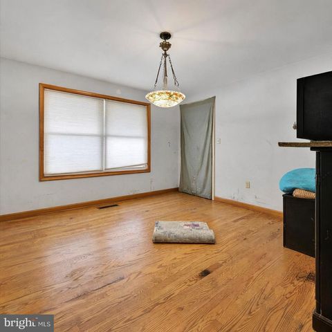 316 REAGAN DR, East Stroudsburg, PA 18301