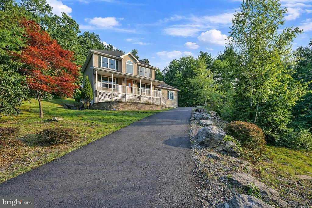 316 REAGAN DR, East Stroudsburg, PA 18301