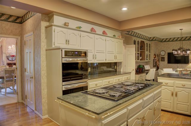 6642 S Jamestown Avenue, Tulsa, OK 74136