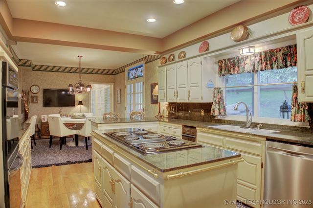 6642 S Jamestown Avenue, Tulsa, OK 74136