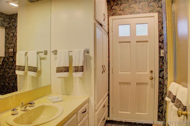 6642 S Jamestown Avenue, Tulsa, OK 74136