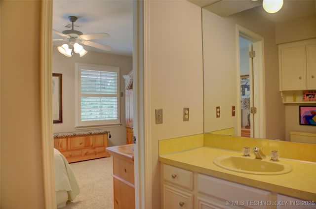 6642 S Jamestown Avenue, Tulsa, OK 74136