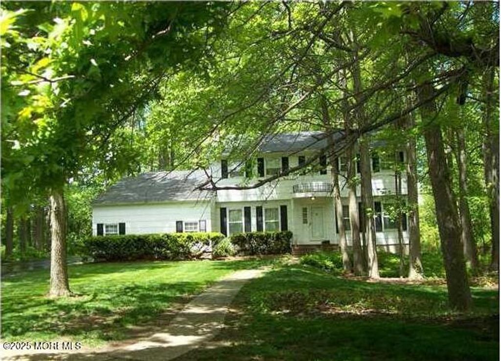 17 Emma Place, Eatontown, NJ 07724