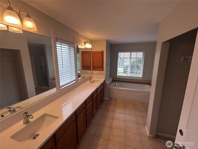 1218 32nd Street NE, Auburn, WA 98002