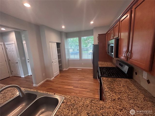 1218 32nd Street NE, Auburn, WA 98002