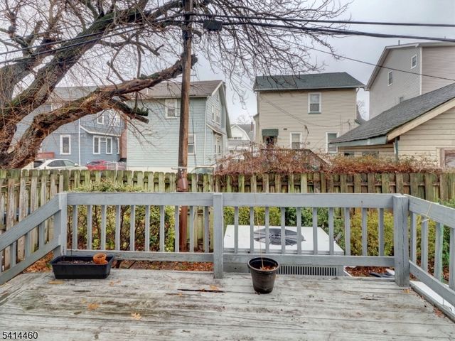 352 N Oraton Pkwy, East Orange City, NJ 07017