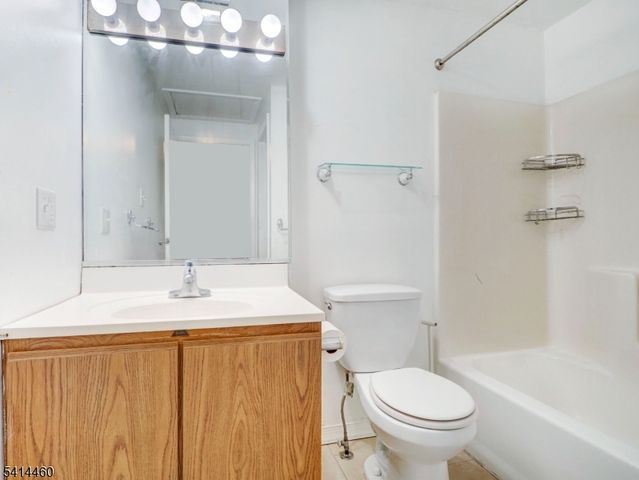 352 N Oraton Pkwy, East Orange City, NJ 07017