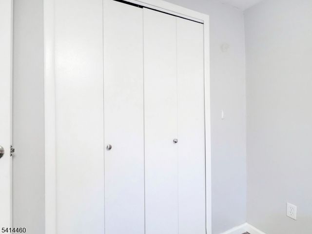 352 N Oraton Pkwy, East Orange City, NJ 07017