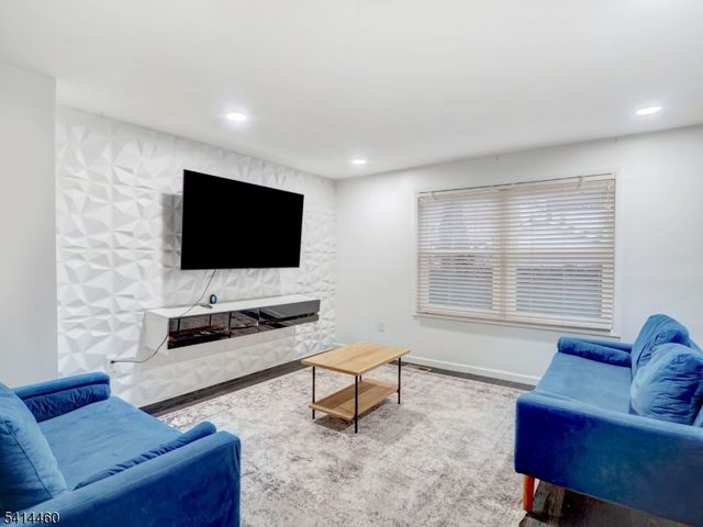 352 N Oraton Pkwy, East Orange City, NJ 07017