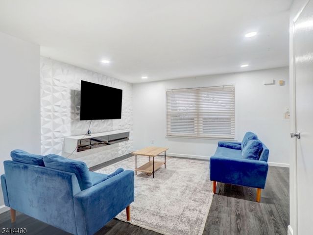 352 N Oraton Pkwy, East Orange City, NJ 07017