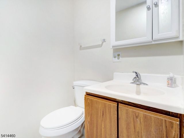 352 N Oraton Pkwy, East Orange City, NJ 07017