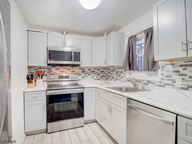 352 N Oraton Pkwy, East Orange City, NJ 07017