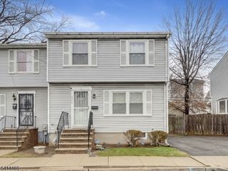 352 N Oraton Pkwy, East Orange City, NJ 07017