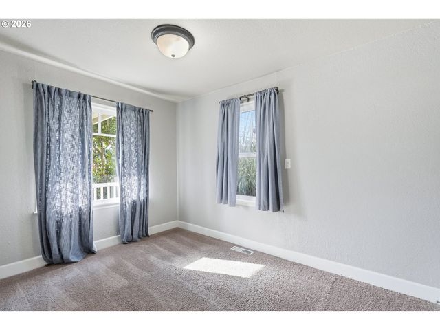 5431 Se FLAVEL St, Portland, OR 97206