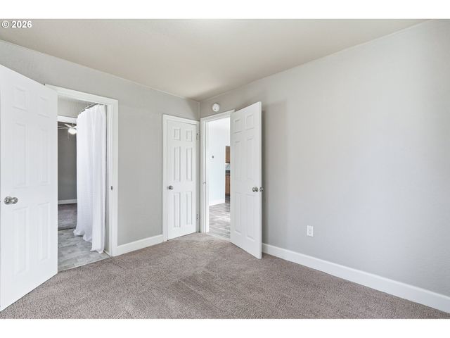 5431 Se FLAVEL St, Portland, OR 97206