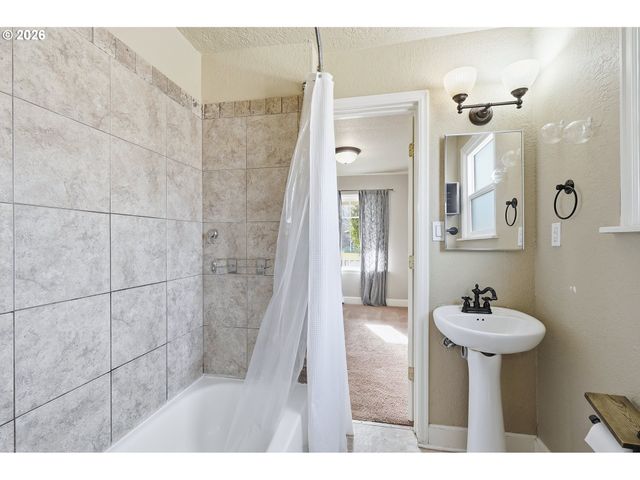 5431 Se FLAVEL St, Portland, OR 97206