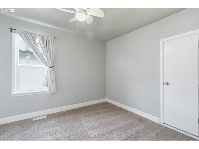 5431 Se FLAVEL St, Portland, OR 97206