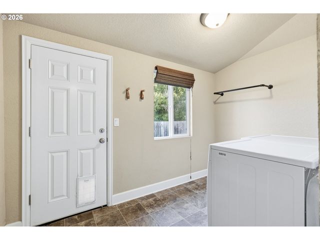 5431 Se FLAVEL St, Portland, OR 97206