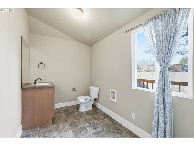 5431 Se FLAVEL St, Portland, OR 97206