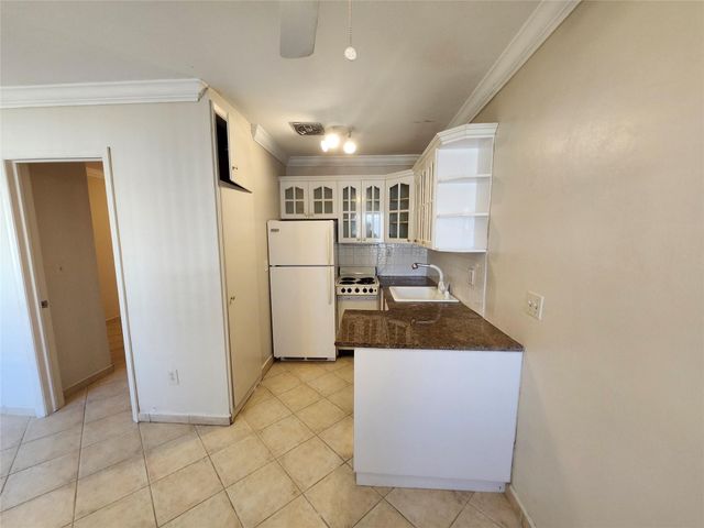 2213 Lincoln Street 14, Hollywood, FL 33020