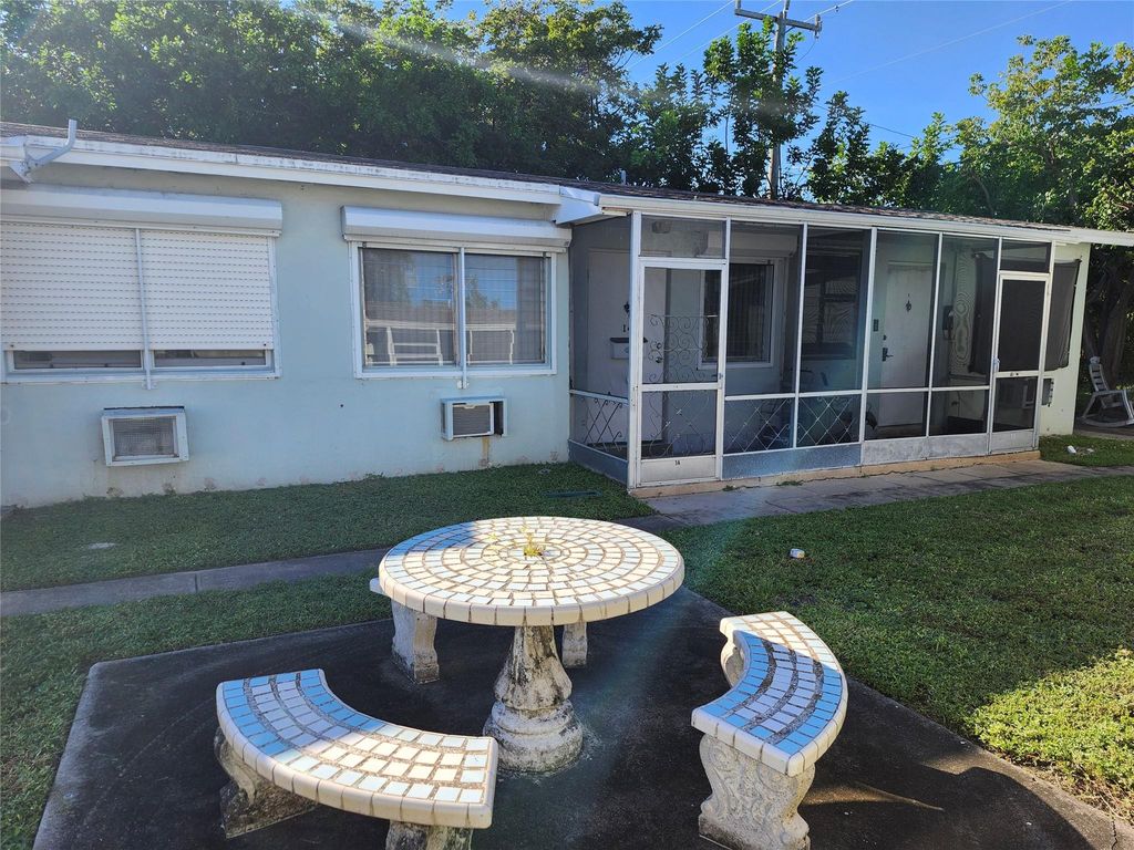 2213 Lincoln Street 14, Hollywood, FL 33020