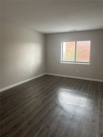 3 Admiralty Drive B-5, Middletown, RI 02842